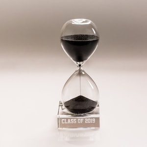 Reloj de arena grabado, temporizador de arena de 30 minutos, regalo de graduación grabado, premio al logro personalizado, reloj de arena de 23 cm, reloj de arena imagen 1