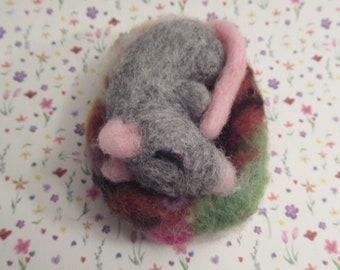 Sleeping Mouse, Mouse with Nest, Felted Mouse