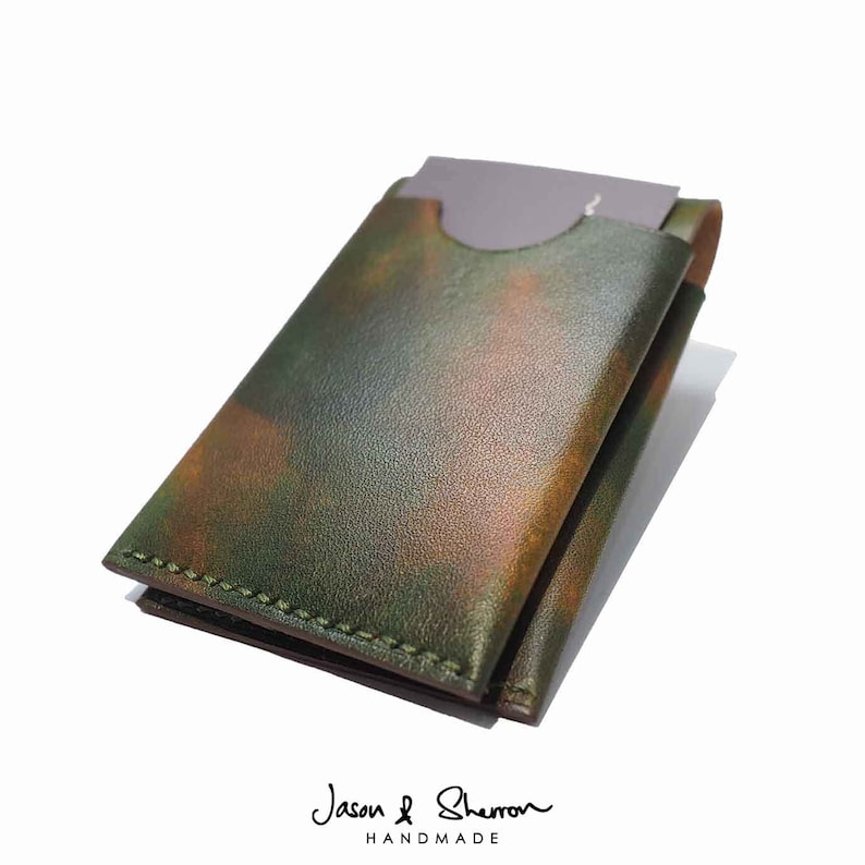 Brown Premium Leather Minimal Bi-fold Card Holder: 5.8 W x 1.4cm H x 9.1cm Camouflage L