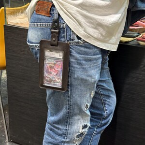the Slab Sleeve attach to Jeans loops.