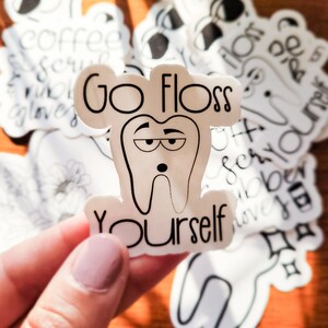 Passez vous-même la soie dentaire autocollants pour assistant dentaire, autocollants drôles de dents hygiéniste dentaire cadeau de Noël pour l'obtention du diplôme de dentiste