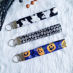 Halloween Fabric Keychain Holder Ghost Key Wristlet Holder Skeleton Key Wristlet Pumpkin Gift for Women Key Spooky Lanyard Wristlet Keyfob