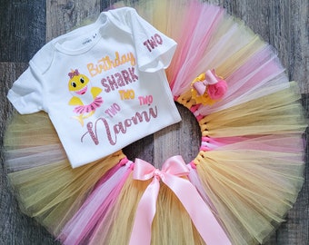 Nom personnalisé 2e anniversaire requin tutu tenue pour bébé fille requin premier anniversaire tenue deuxième anniversaire requin thème 2e cadeau d'anniversaire requin