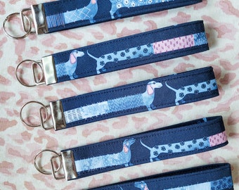 Wiener Dog Dashound Keychain Wristelt for Dog Mom Gift Wristlet for Women Key Car Accessories Women Christmas Gift for Back to School