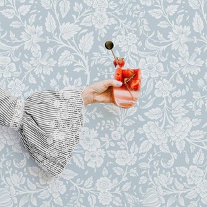 Granny Chic Floral Wallpaper, Classic Victorian Style Pattern Wallpaper, Removable Peel and Stick & Traditional Wallpaper