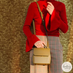 Gold Royal Bloom Metallic Wallpaper