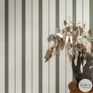 Modern Stripes Print Grasscloth Wallpaper In Green