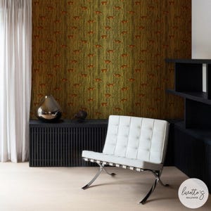 Carta da parati con design leopardato dorato metallizzato