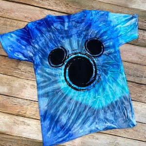 ディズニーシャツ 2026 TIEDYE - ディズニーファミリーシャツ - ディズニーシャツ - カスタムファミリーシャツ - ヴィンテージバースデーシャツ、レトロバースデースクワッド
