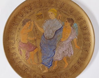Decorative plate with a scene from an Etruscan mirror, hand-painted in colour, polychrome interpretation of the original engraving.