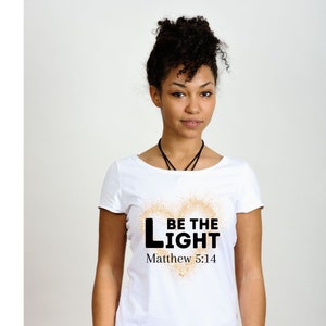 wees het licht. mattheüs 5: 14. kerkmotto. religieuze SVG, PNG, kinder TShirt. Moeders overhemd. religieus vers. digitale offertes. wees het licht. kopjes