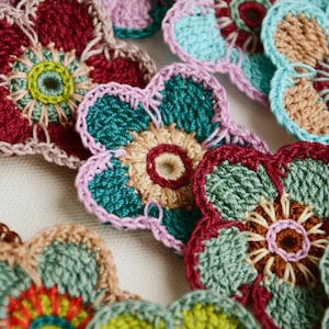 Crochet flower applique decoration motif scrapbook flowers fabric patches cotton sewing accessories colorful petals 16pcs. Almost 2''