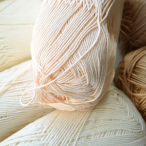 Hilo de algodón 100% mercerizado para tejer crochet de Yarnart begonia 50g 169m imagen 10