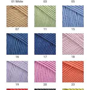 Peut inclure: Une collection de pelotes de laine de diff&eacute;rentes couleurs, notamment blanc, beige, brun clair, vert, bleu, rose, lavande, rouge, gris et jaune. Les pelotes sont dispos&eacute;es en grille avec des num&eacute;ros sous chaque pelote.