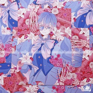 Puede incluir: Ilustración de una figura con cabello azul y gafas, adornada con un atuendo azul con un gran lazo. La obra de arte está ambientada sobre un fondo de flores rosas y blancas, con manos esqueléticas y elementos decorativos.