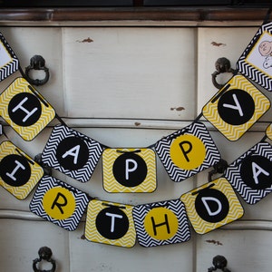 Peanuts Themed - Happy Birthday Banner - Customizeable - (Charlie Brown, Snoopy, etc.) - Classic Peanuts - Peanuts the New Movie