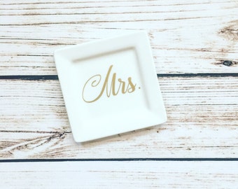 Mrs. Ring dish // Personalized Ring Dish // Wedding Gift // Engagement Gift // Personalized Gift
