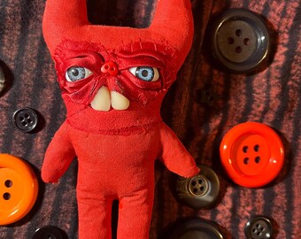 Muñeco artístico artesanal Crusty Imp - rojo