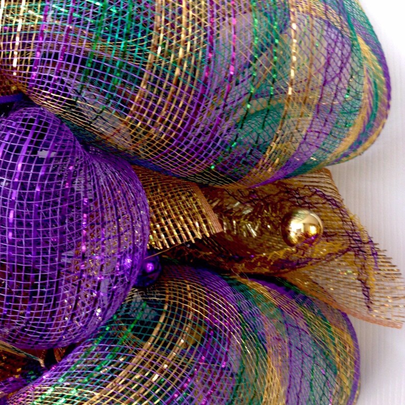 mardi gras mask wreath