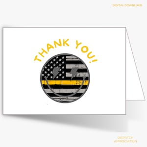 Puede incluir: Tarjeta de felicitación blanca con un diseño de cara sonriente desgastada. La cara sonriente presenta una bandera estadounidense en blanco y negro con una franja amarilla y dos rayos. Las palabras "THANK YOU!" están en amarillo.