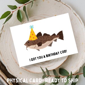 Te conseguí un regalo de cumpleaños - 4x6 o 5x7, tarjeta de felicitación divertida/de cumpleaños - Tarjeta física enviada solo por correo / NO DIGITAL