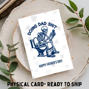 Haciendo cosas de papá - Tarjeta de felicitación del Día del Padre de 4x6 o 5x7 (tarjeta física enviada solo por correo, no digital)