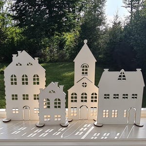 Set van 4 huizen van lasergesneden mdf Wees creatief en schilder je eigen stijl met ramen voor ledlicht en creëer een peperkoekkerstdorp