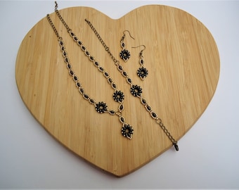 Superduo Daisy and Leaf Necklace, Bracelet and Earrings Set