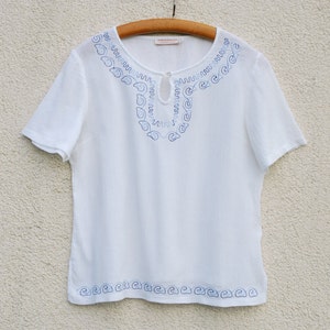 Vintage white cotton Embroidered Blouse / white Cotton Top women&#39;s / National Costume