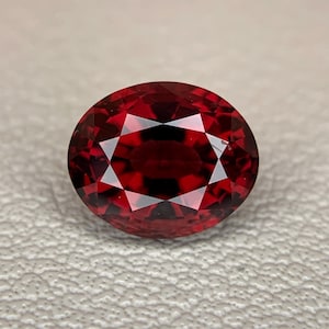 Natürlicher GRANAT Schliff 1.946 Karat