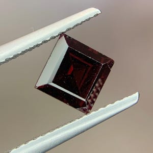 Natürlicher GRANAT Schliff 1.44 Karat