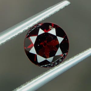 Natürlicher GRANAT Schliff 1,37 Karat
