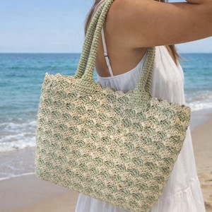 Handmade Raffia Crochet Handbag: your accessory that complements your style