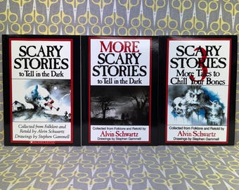 Trilogía de historias de miedo para contar en la oscuridad de Alvin Schwartz - Ilustraciones originales de Stephen Gammell - Pack de 3 libros, edición Scholastic