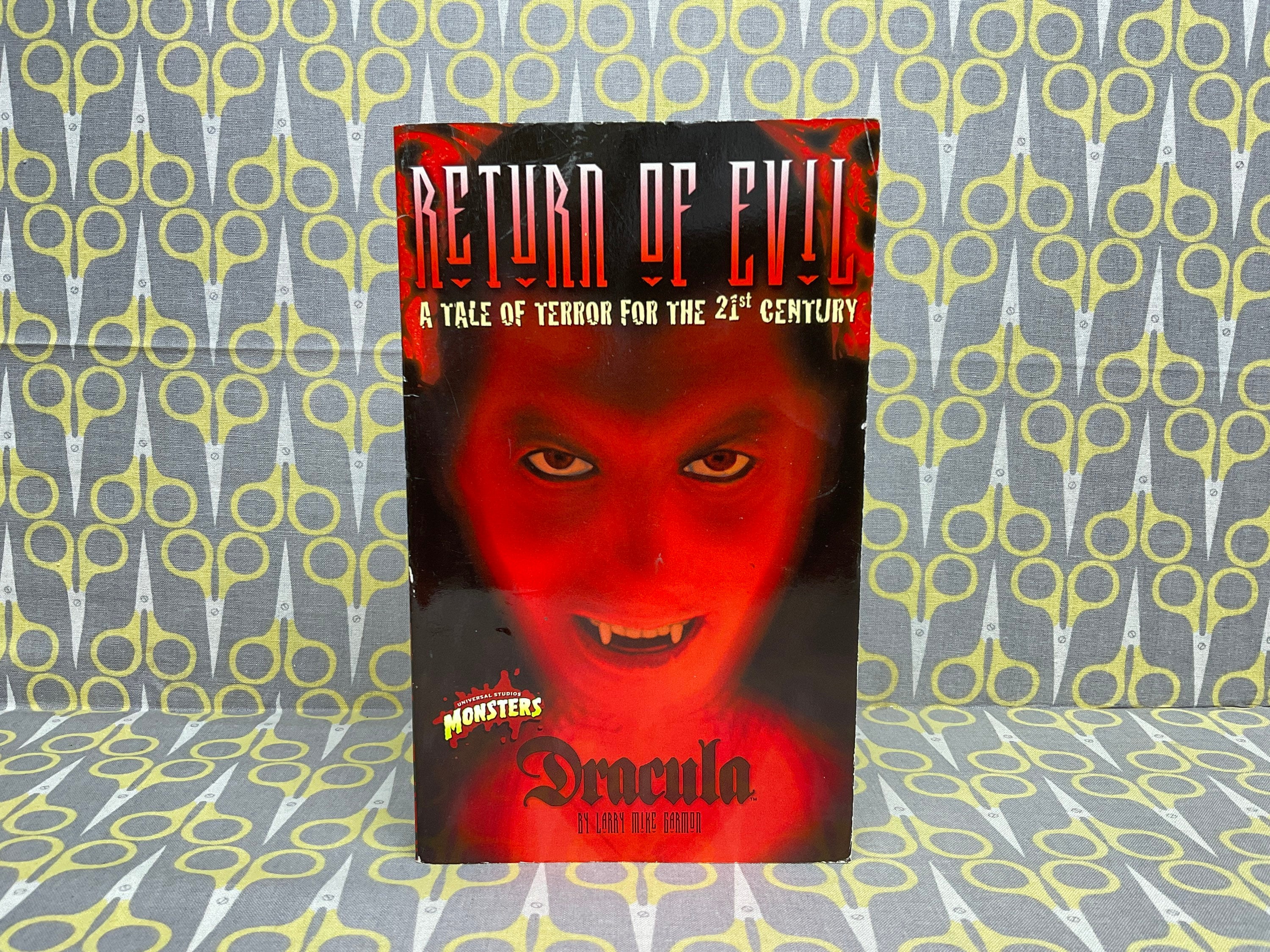 Universal Studios Monsters #1 Return of Evil: Dracula by Larry Mike Garmon paperback book vintage