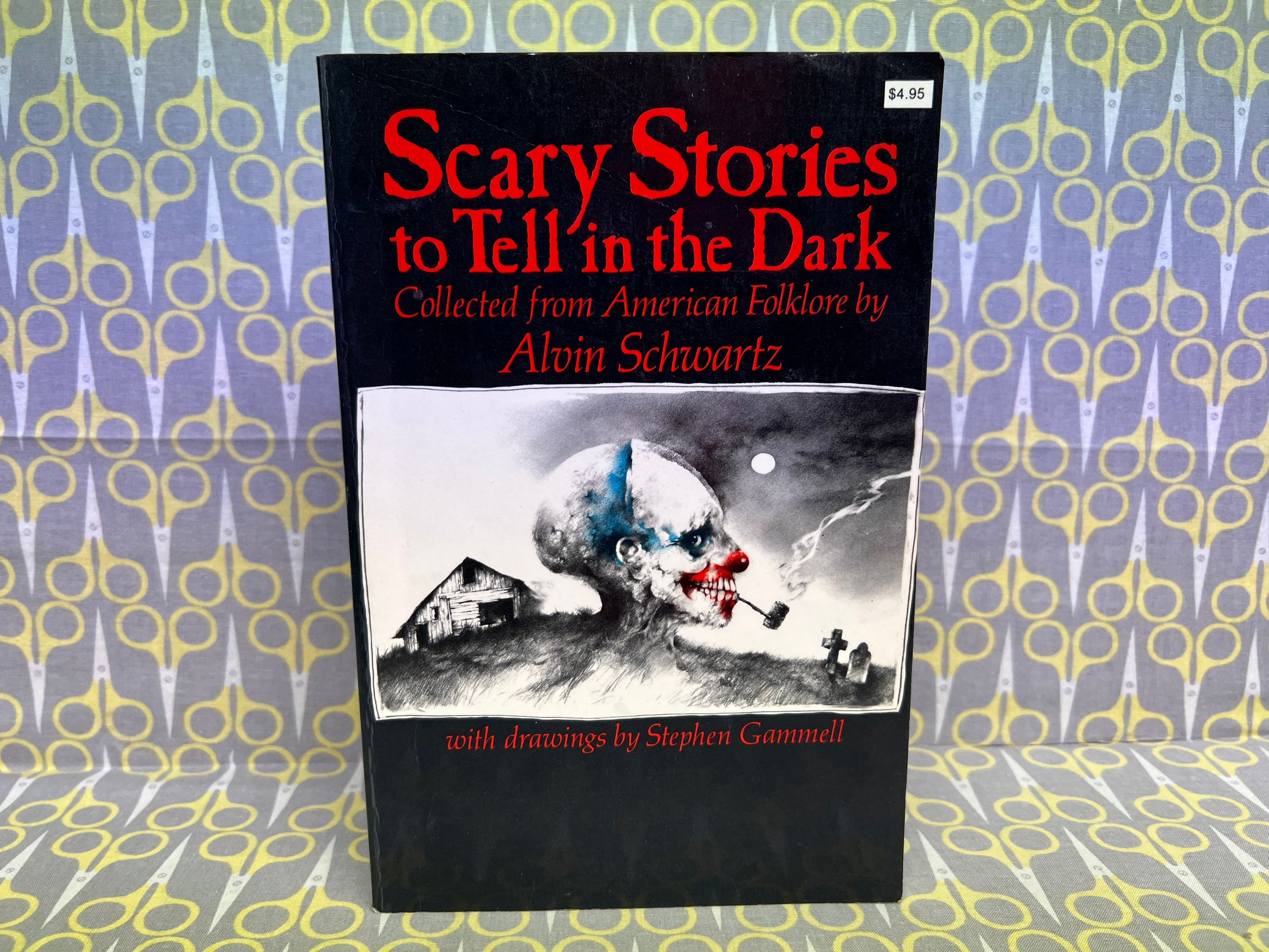 Scary Stories to Tell in the Dark by Alvin Schwartz Paperback