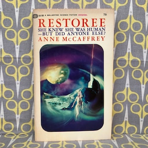 Restoree autorstwa Anne McCaffrey książka w miękkiej oprawie vintage