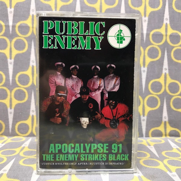 Apocalypse 91 The Enemy Strikes Black von Public Enemy Kassette Rap Hip Hop