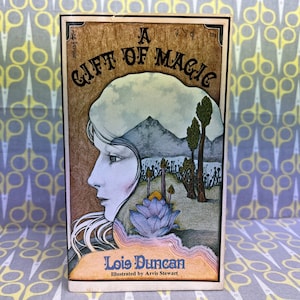 A Gift of Magic by Lois Duncan paperback book vintage Illustrated by Arvis Stewart