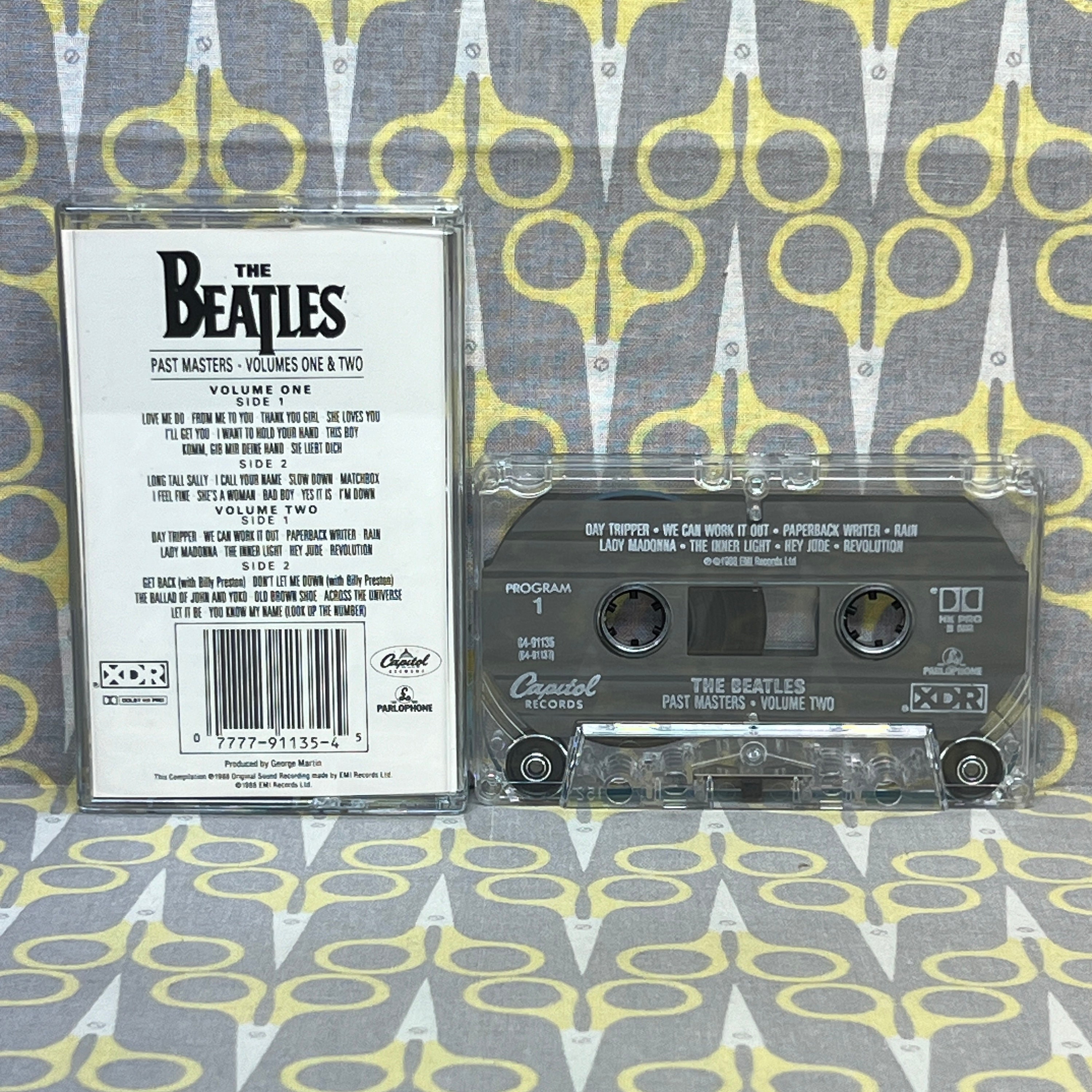 THE　BEATLES　パスト・マスターズ・VOLUM TWOカセットテープ Past Masters Volumes 1 and 2 by the Beatles Cassette Tape