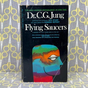 Flying Saucers: A Modern Myth of Things Seen in the Skies by Carl Jung paperback book vintage