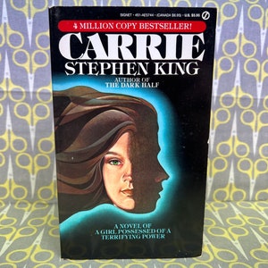 Carrie by Stephen King paperback book horror vintage image 1