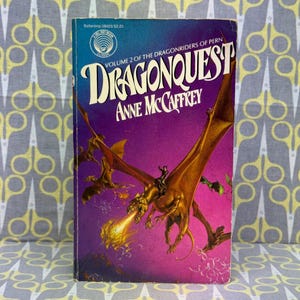 Dragonquest autorstwa Anne McCaffrey, książka w miękkiej oprawie, vintage Jeźdźcy smoków z Pern 2