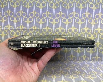 洋書 Blackwater 2 Volumes by Michael McDowell Blackwater: The Complete Saga: McDowell, Michael, Ballingrud