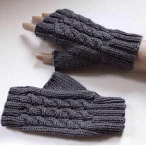 PDF Amberley Fingerless Gloves Knitting Pattern tricoté en rond Taille pour adultes et adolescents Autorisation de vendre des produits finis image 3