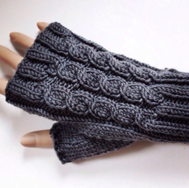 PDF Amberley Fingerless Gloves Knitting Pattern tricoté en rond Taille pour adultes et adolescents Autorisation de vendre des produits finis image 5