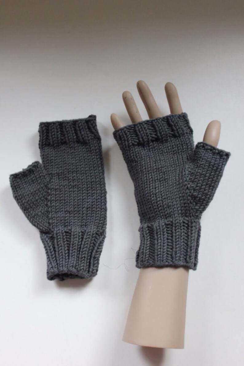 PDF Amberley Fingerless Gloves Knitting Pattern tricoté en rond Taille pour adultes et adolescents Autorisation de vendre des produits finis image 6