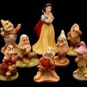 Walt Disney Classic Royal Doulton Snow White and the Seven Dwarfs