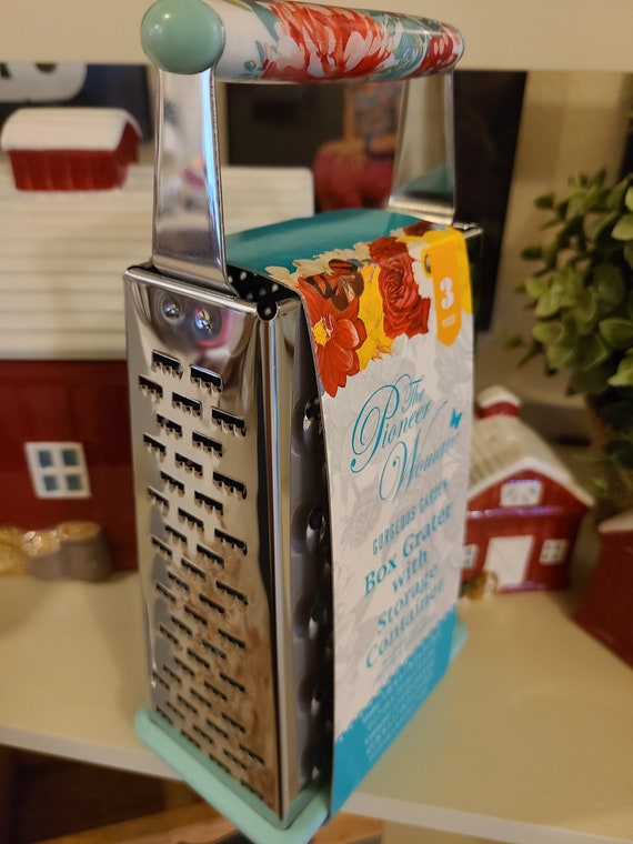 Pioneer Woman Gorgeous Garden Box Grater With Storage Container NEW Pioneer Woman Gorgeous Garden Box Grater With Storage Container NEW