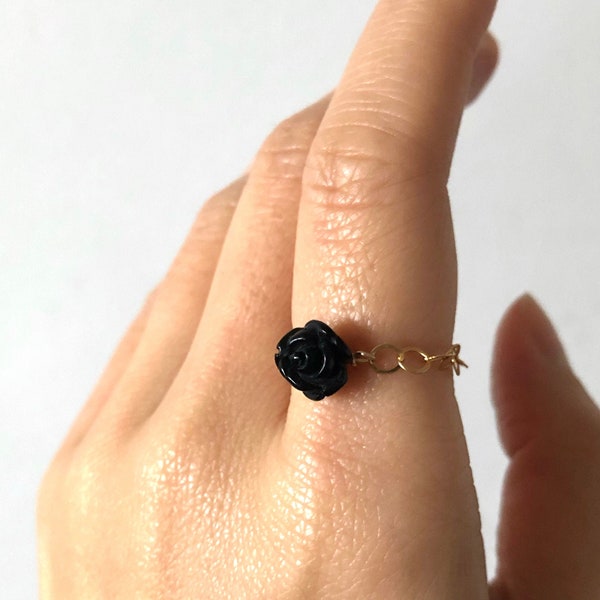 Roosvormige zwarte onyx goudgevulde kettingring | Fijne ring | Stapelbaar op maat | Valentijnsdagcadeau | Voor altijd Roos